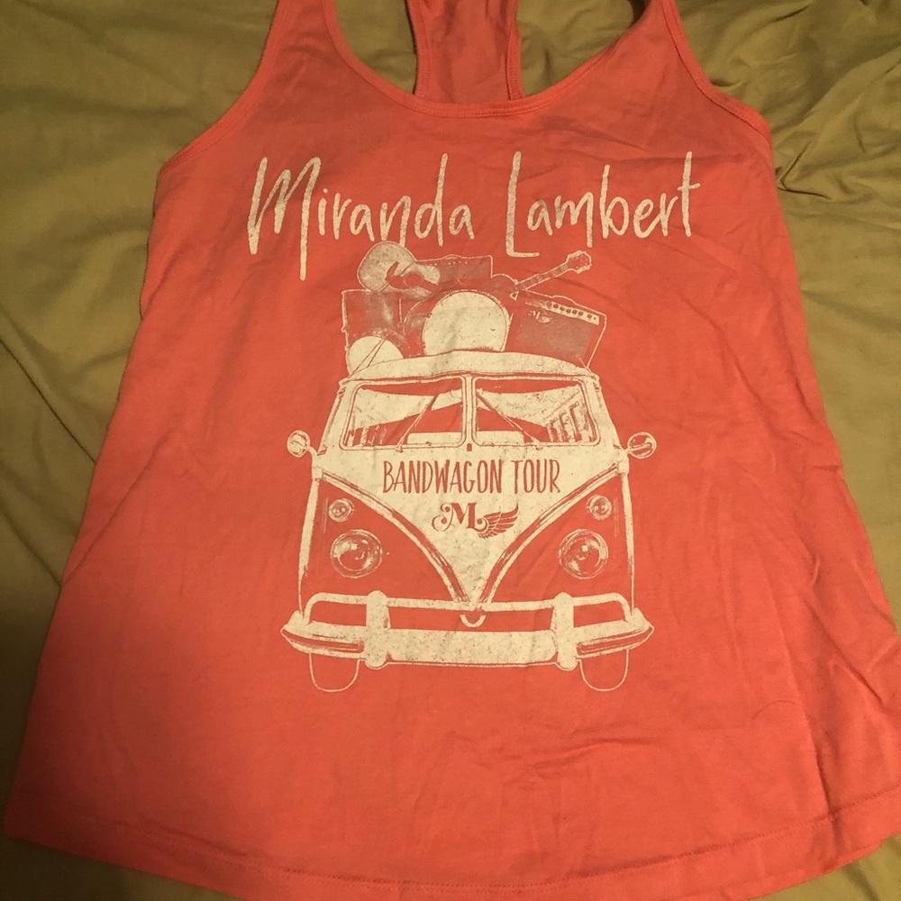 Miranda Lambert band wagon tank